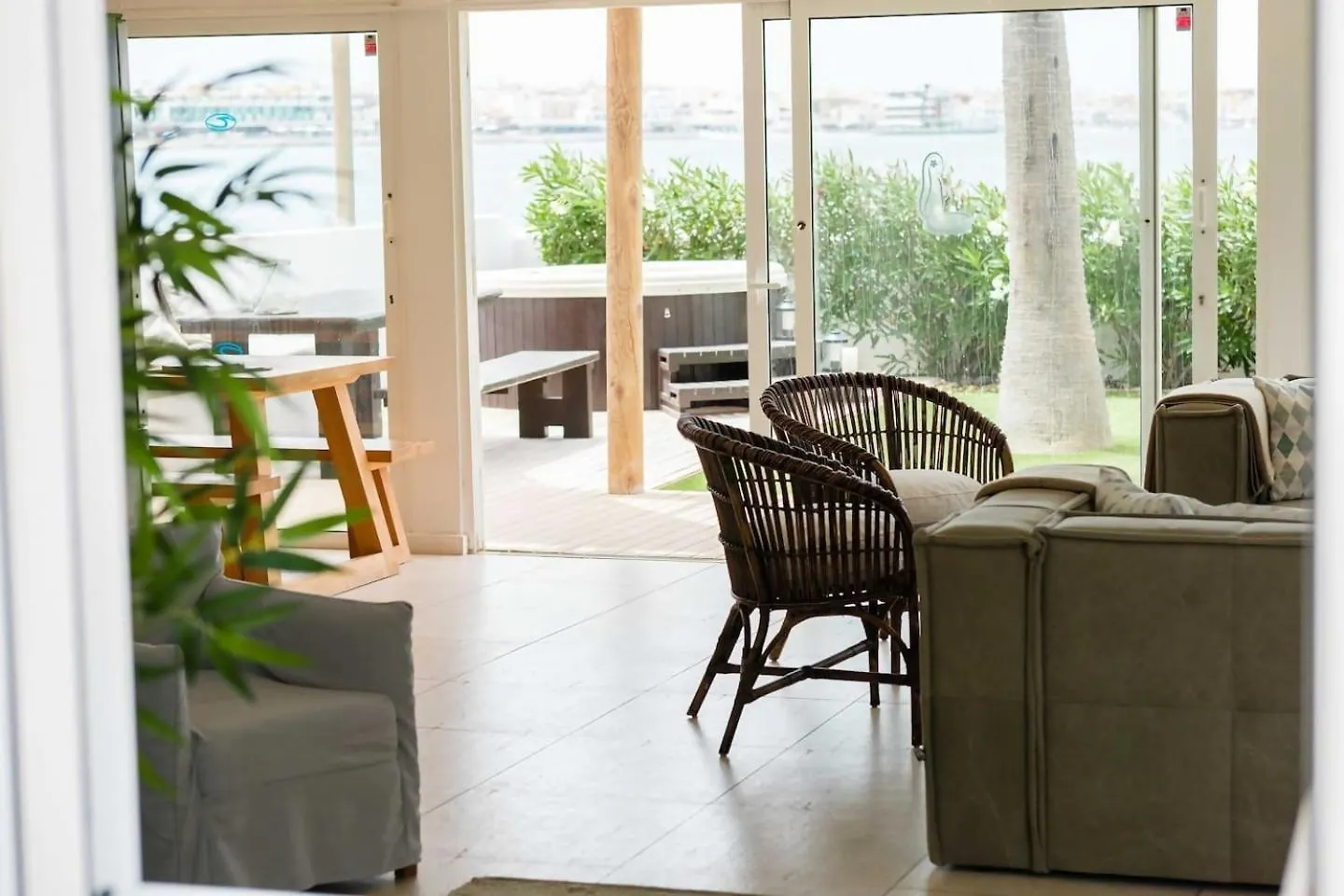 Villa Maluhia Frente Al Mar Y Jacuzzi Corralejo 0*,  Spain